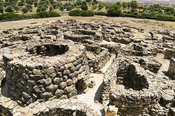 su nuraxi - nuragic foto e immagini stock