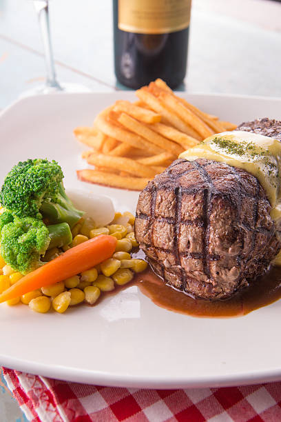 Grilled Steak served with Hollandaise sauce Grilled Steak served with Hollandaise sauce, fries, boiled corn, carrot, broccoli and red wine hollandaise sauce stock pictures, royalty-free photos & images