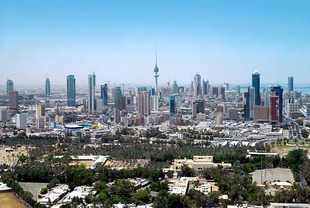 cidade do kuwait: horizonte urbano - kuwait city - fotografias e filmes do acervo