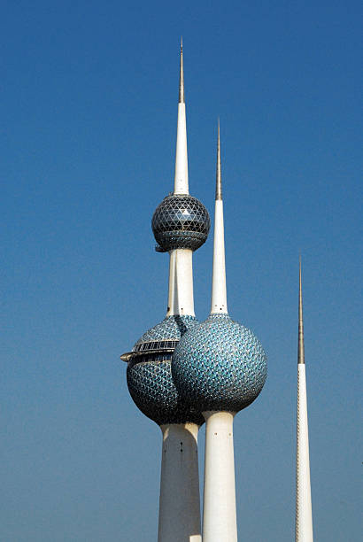 kuwait city: tours de koweït - kuwait city photos et images de collection