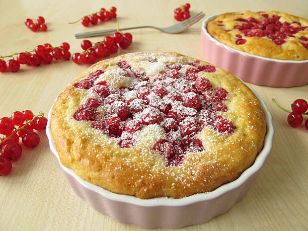 Small currant cakes with powdered sugar