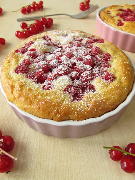 Small currant cakes with powdered sugar