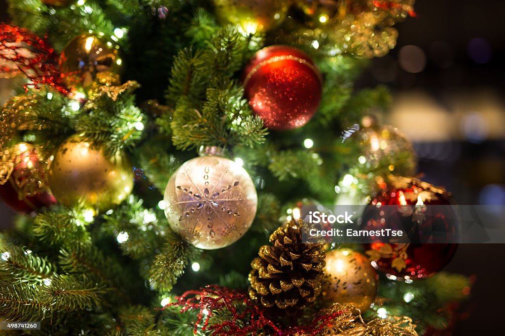 Weihnachten Hintergrund mit Weihnachts-Bälle-Weichzeichner - Lizenzfrei Weihnachtsbaum Stock-Foto