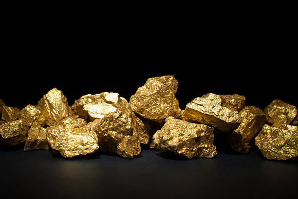 mound of gold mound of gold close-up on black background gold mine photos stock pictures, royalty-free photos & images