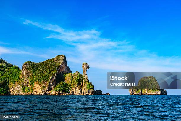 Foto de Frango Island Próximo Ao Nang Tailândia e mais fotos de stock de Areia - Areia, Arranjar, Azul