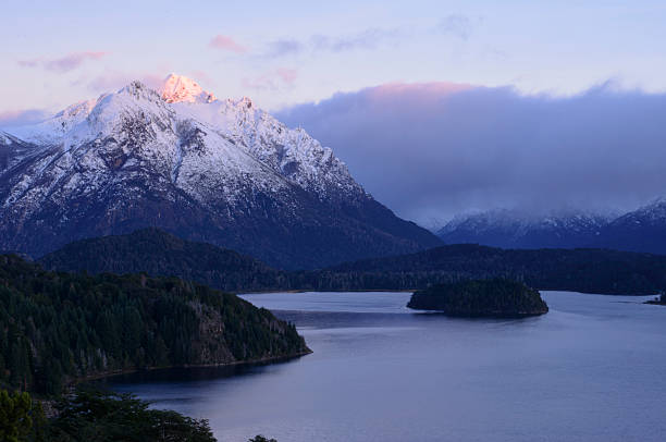 jezioro nahuel huapi - bariloche chile lake nahuel huapi lake zdjęcia i obrazy z banku zdjęć