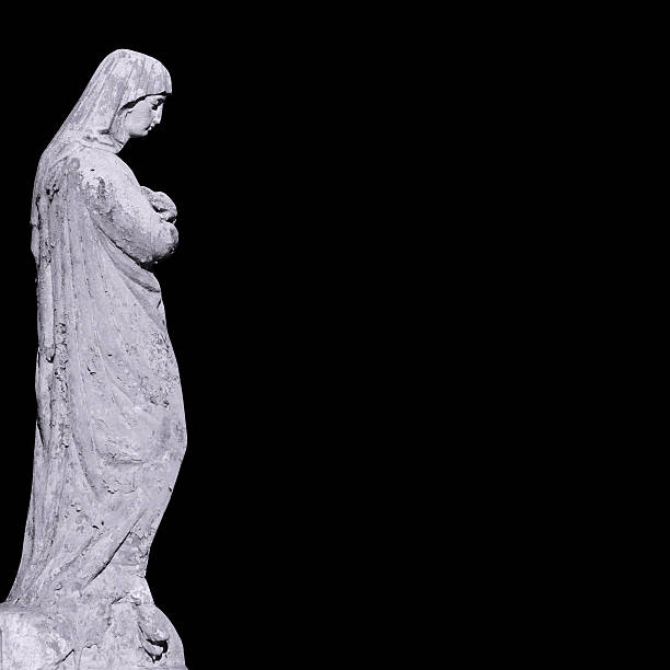istock Statue Of Virgin Mary 498759400