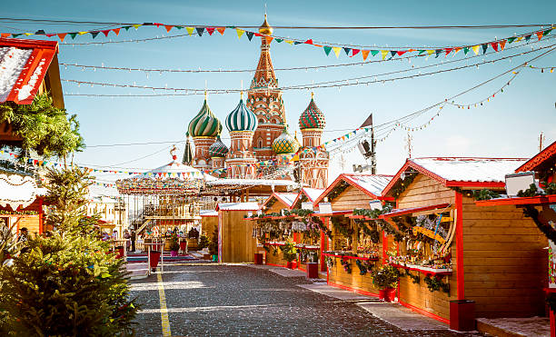 istock Christmas village fair on Red Square in Moscow 498762884