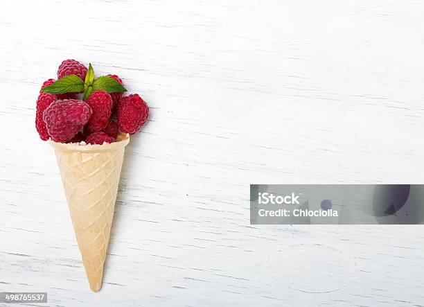 Eiscremewaffel Mit Himbeeren Stockfoto und mehr Bilder von Bildhintergrund - Bildhintergrund, Dessert, Erfrischung