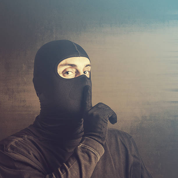 istock Criminal urge you to keep quiet 498769922