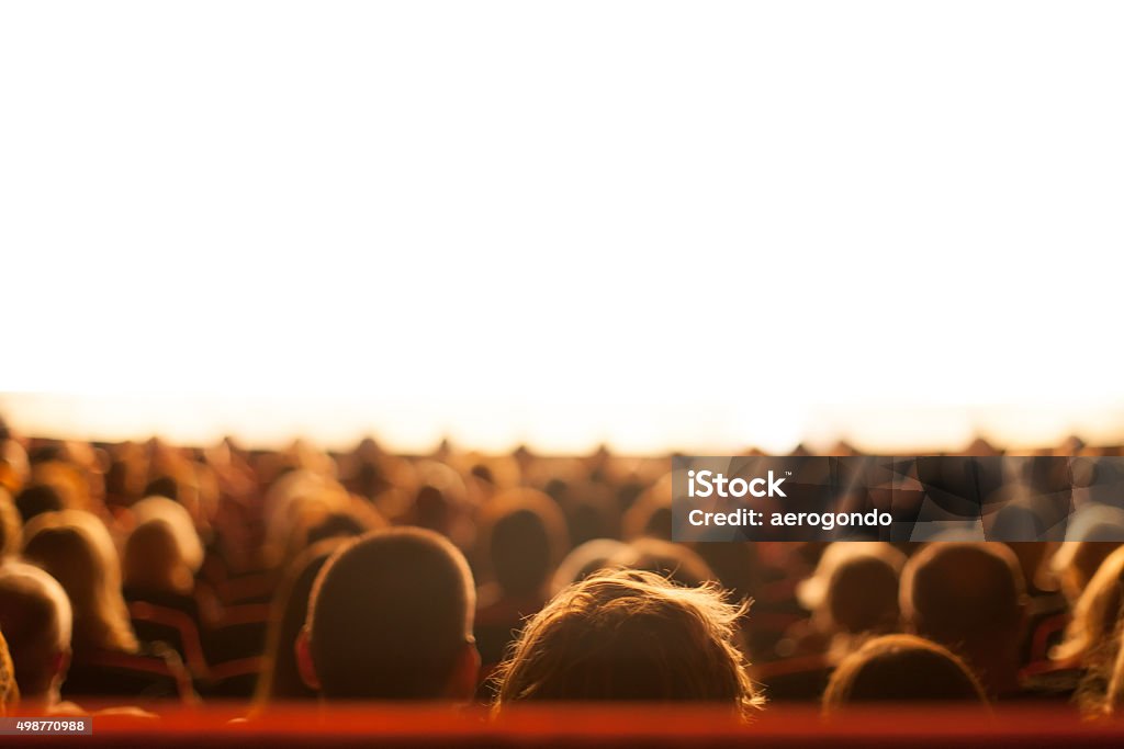 Audiencia ve teatro play - Foto de stock de Audiencia libre de derechos