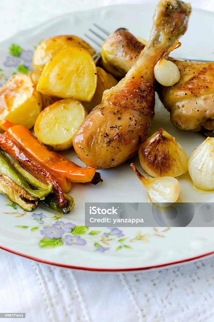 Cuisses de poulet grillé - Photo de Ail - Légume à bulbe libre de droits