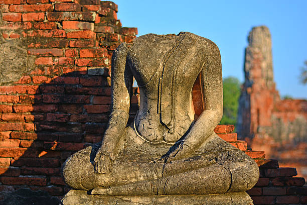 древние, изображение buddha - wat chaiwattanaram стоковые фото и изображения