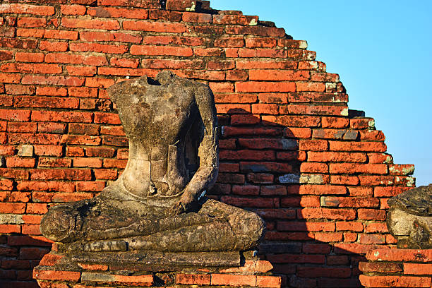 древние, изображение buddha - wat chaiwattanaram стоковые фото и изображения