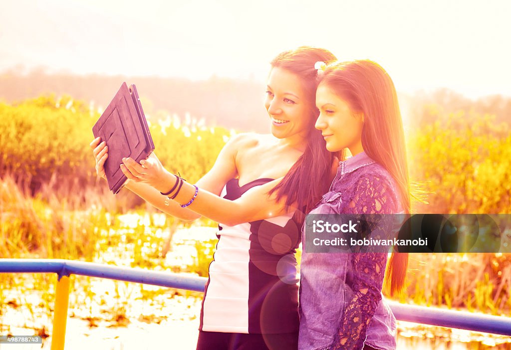 Freunde im Freien - Lizenzfrei Blendenfleck Stock-Foto