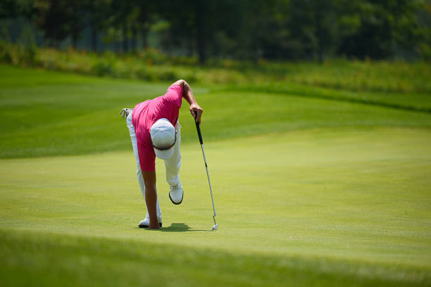 골프 공 메트로폴리스 호울 복용 후 이기다 - putting green practicing putting flag 뉴스 사진 이미지