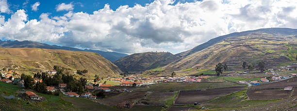 Landscape of the mountains in Merida near Los Nevados, Venezuela Scenic panorama of the mountains and small village in the Andes mountains, cloudy blue sky. Merida, Venezuela landscape of the mountains in merida venezuela stock pictures, royalty-free photos & images