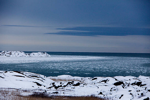 a frozen hudson bay - arctic manitoba churchill manitoba canada - fotografias e filmes do acervo
