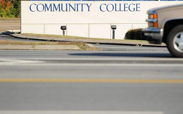 istock Community college sign on road 498827375