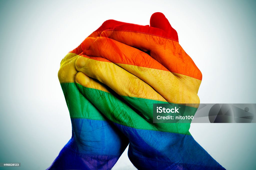 Mann Hände, die Regenbogen Flagge Muster - Lizenzfrei Bunt - Farbton Stock-Foto