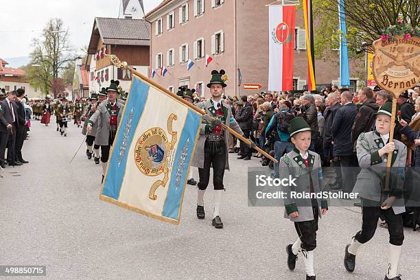 Miesbach ドイツ05042014 年山の保護フラグ - エンタメ総合のストックフォトや画像を多数ご用意 - エンタメ総合, チロル州, ドイツ国旗