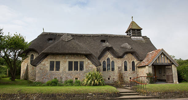 kryte strzechą kościół freshwater zatoka isle of wight - ancient past anglican building exterior zdjęcia i obrazy z banku zdjęć
