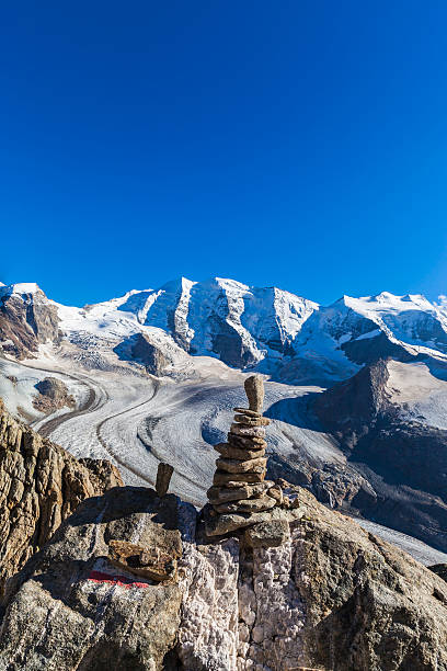 piz palu enorme e geleira morteratsch - engadine switzerland palu piz - fotografias e filmes do acervo