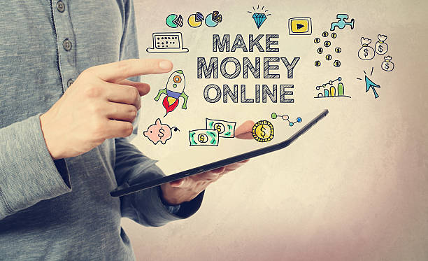 istock Young man pointing at Make Money Online concept 498861286