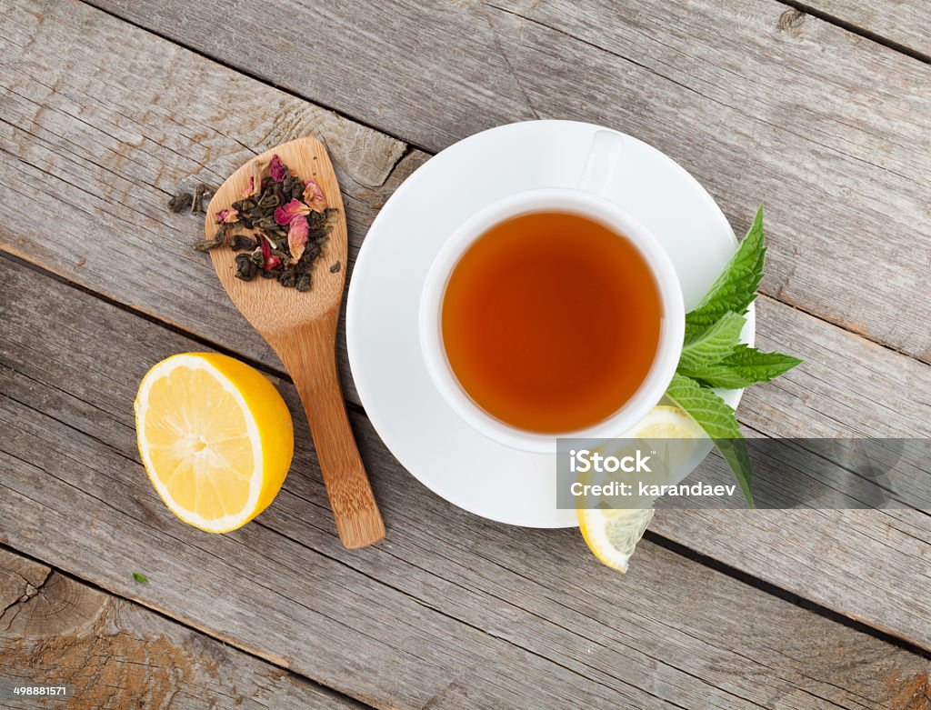 Té verde con menta y limón - Foto de stock de Alimento libre de derechos