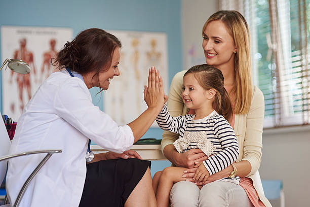 ma fille a pas peur de rendez-vous ici - cabinet médical photos et images de collection