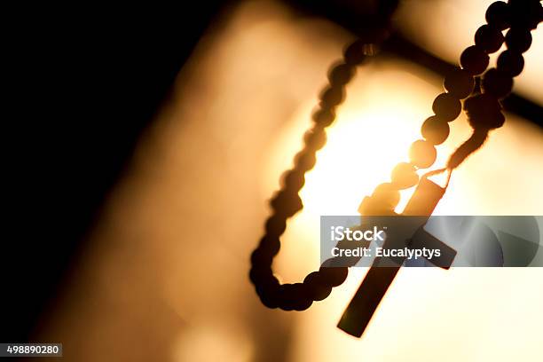 Rosary Cross Sun Window Background Space To Text 照片檔及更多 天主教 照片