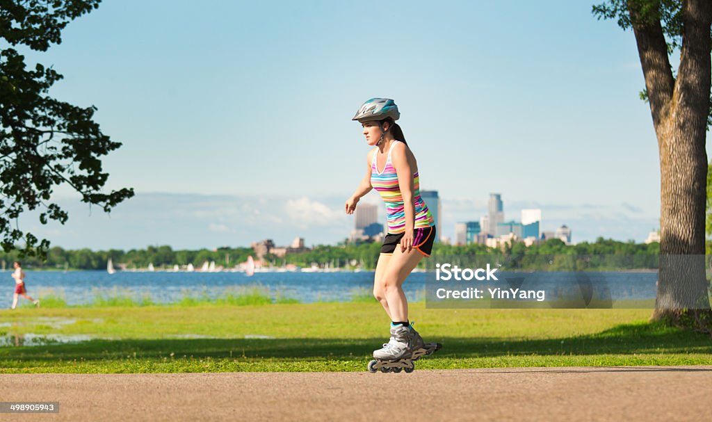 in linea Skater urbano Skatting nel parco della città - Foto stock royalty-free di Minnesota