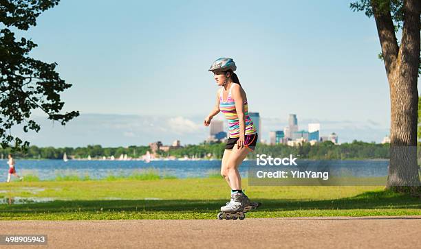 In Linea Skater Urbano Skatting Nel Parco Della Città - Fotografie stock e altre immagini di Minnesota