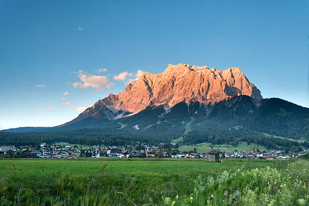 afterglow - zugspitze mountain 写真 ストックフォトと画像