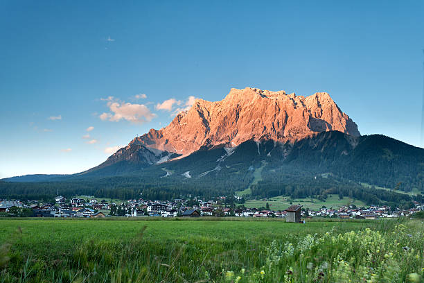 afterglow - zugspitze mountain 뉴스 사진 이미지