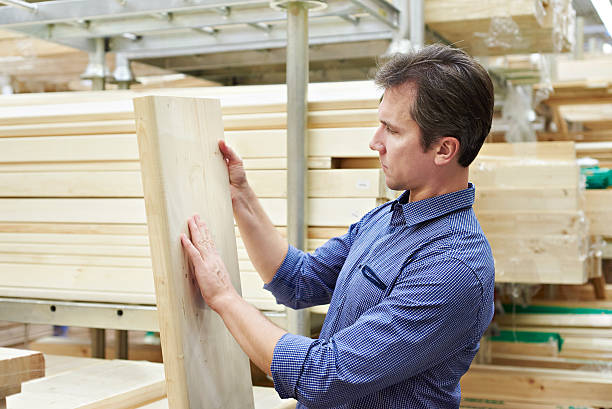 istock Man shopping for timber in shop 498916664