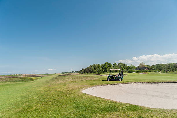 golfcart em um campo de golfe - drausen imagens e fotografias de stock