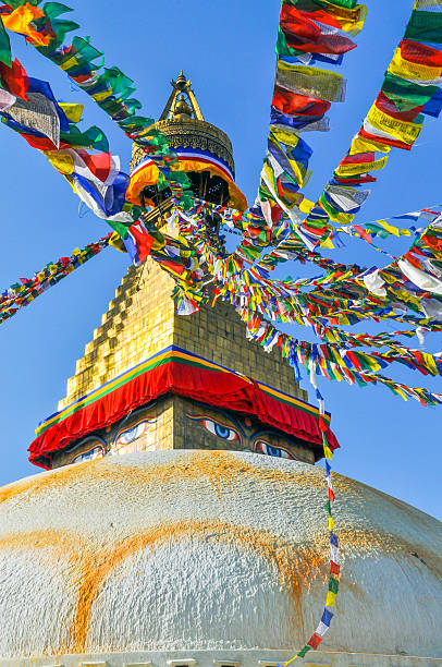 die große stupa bodnath-in kathmandu, nepal - bodnath stupa stock-fotos und bilder