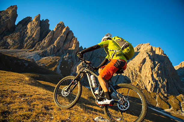 istock mountainbiking bicyclist 498951918