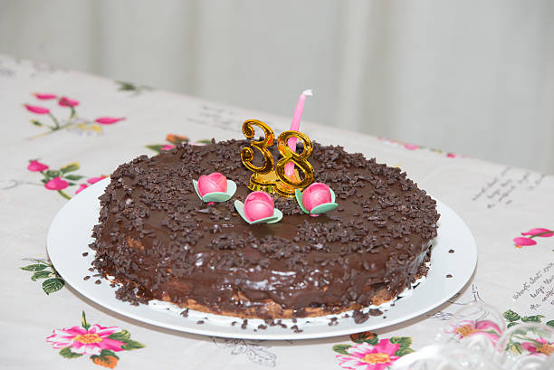 choccolate de bolo de aniversário - dark choccolate - fotografias e filmes do acervo