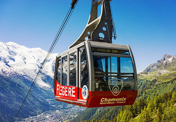 flegere straßenbahn in chamonix - mont blanc ski slope european alps mountain range stock-fotos und bilder