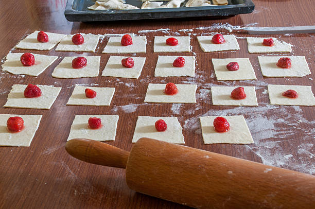 istock Sliced puff pastry with strawberries 499046206