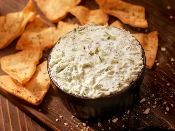 istock Spinach Dip with Baked Pita Chips 499058966