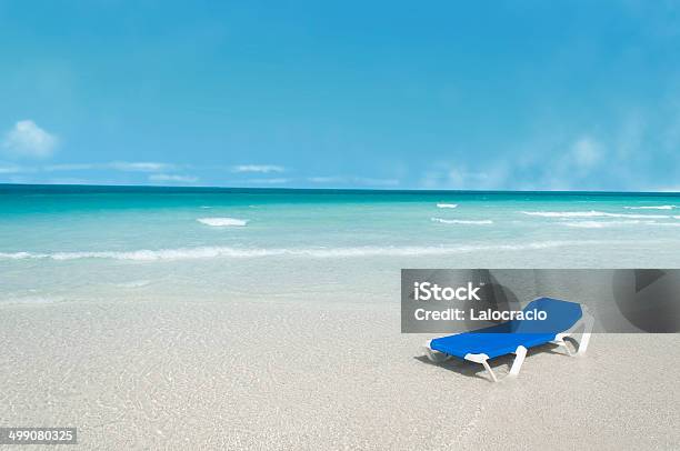 Cama Sol En La Playa Foto de stock y más banco de imágenes de Aire libre - Aire libre, Caribe, Fotografía - Imágenes