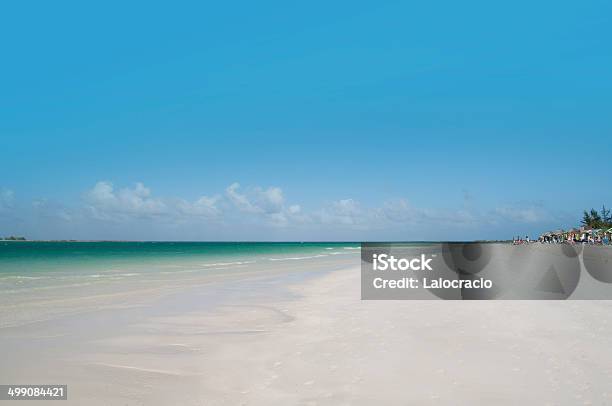 Playa Foto de stock y más banco de imágenes de Agua - Agua, Aire libre, Azul turquesa
