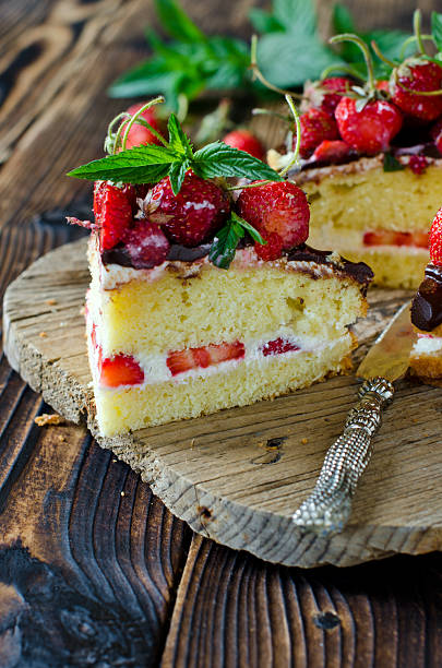 istock Sponge cake with cream, strawberries and chocolate 499085805