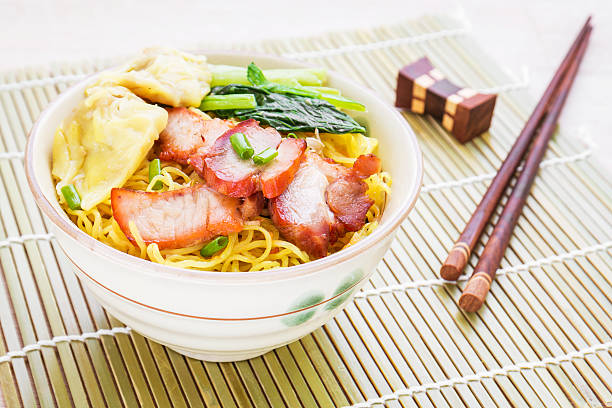 istock Yellow noodles and wonton with roasted pork 499087661
