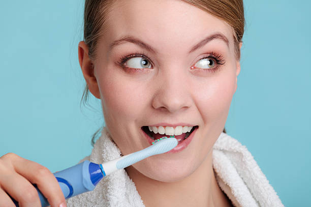 istock Young girl brushing oral cavity. 499088508