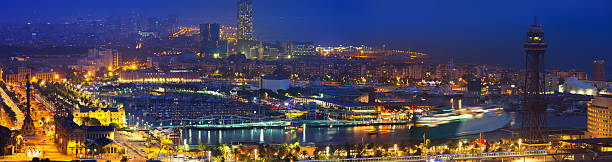 panorama de barcelona en la noche. cataluña, españa - port de barcelona catalonia spain barcelona city fotografías e imágenes de stock