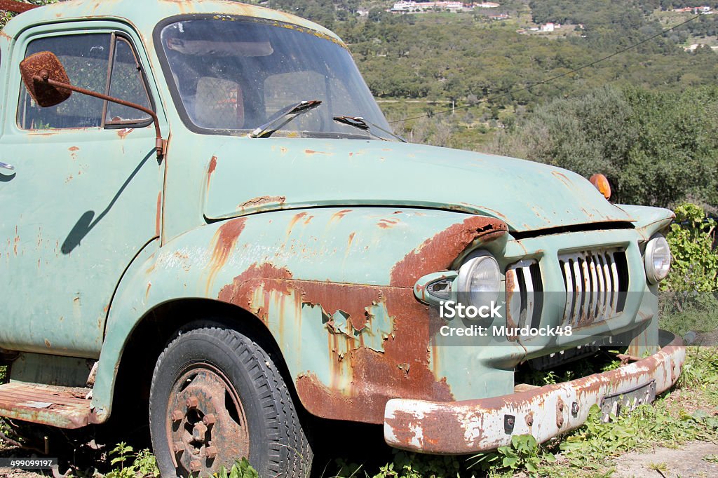 Camion fattoria abbandonata - Foto stock royalty-free di Abbandonato